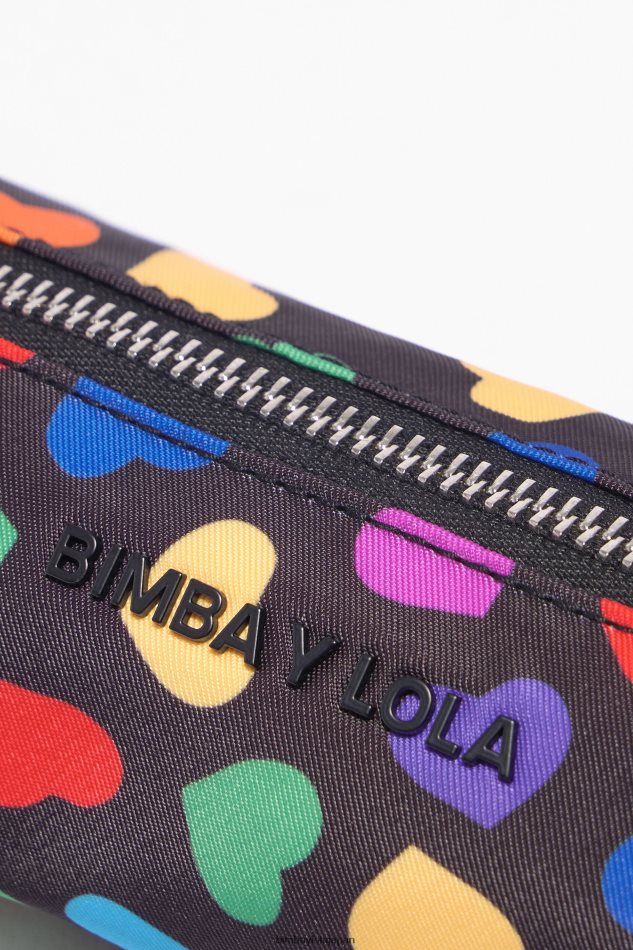 アクセサリー Bimba Y Lola ハーツプリントナイロン円筒ケース 黒 6BZ0X01119